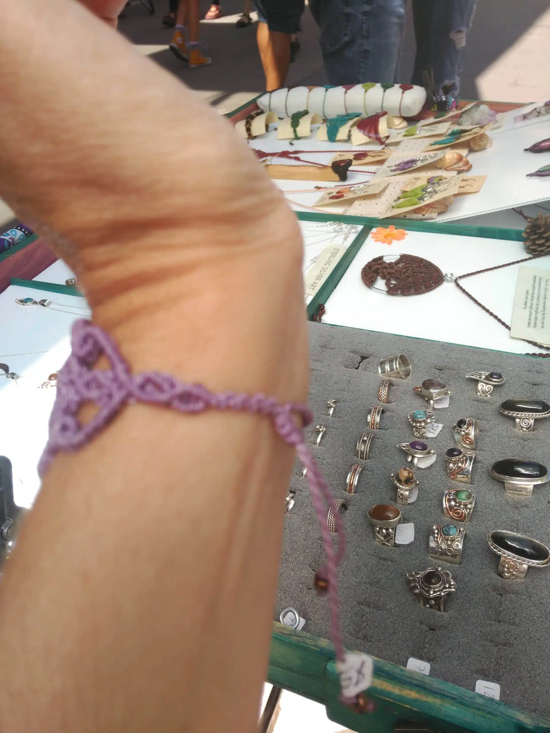 Pulsera de macramé con obsidiana en color púrpura - Imagen 7