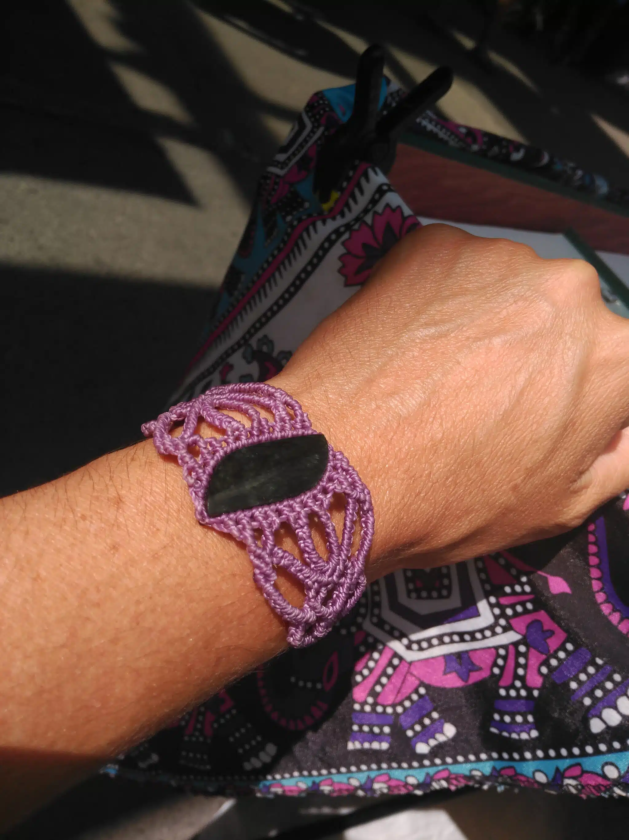 Pulsera de macramé con obsidiana en color púrpura - Imagen 8