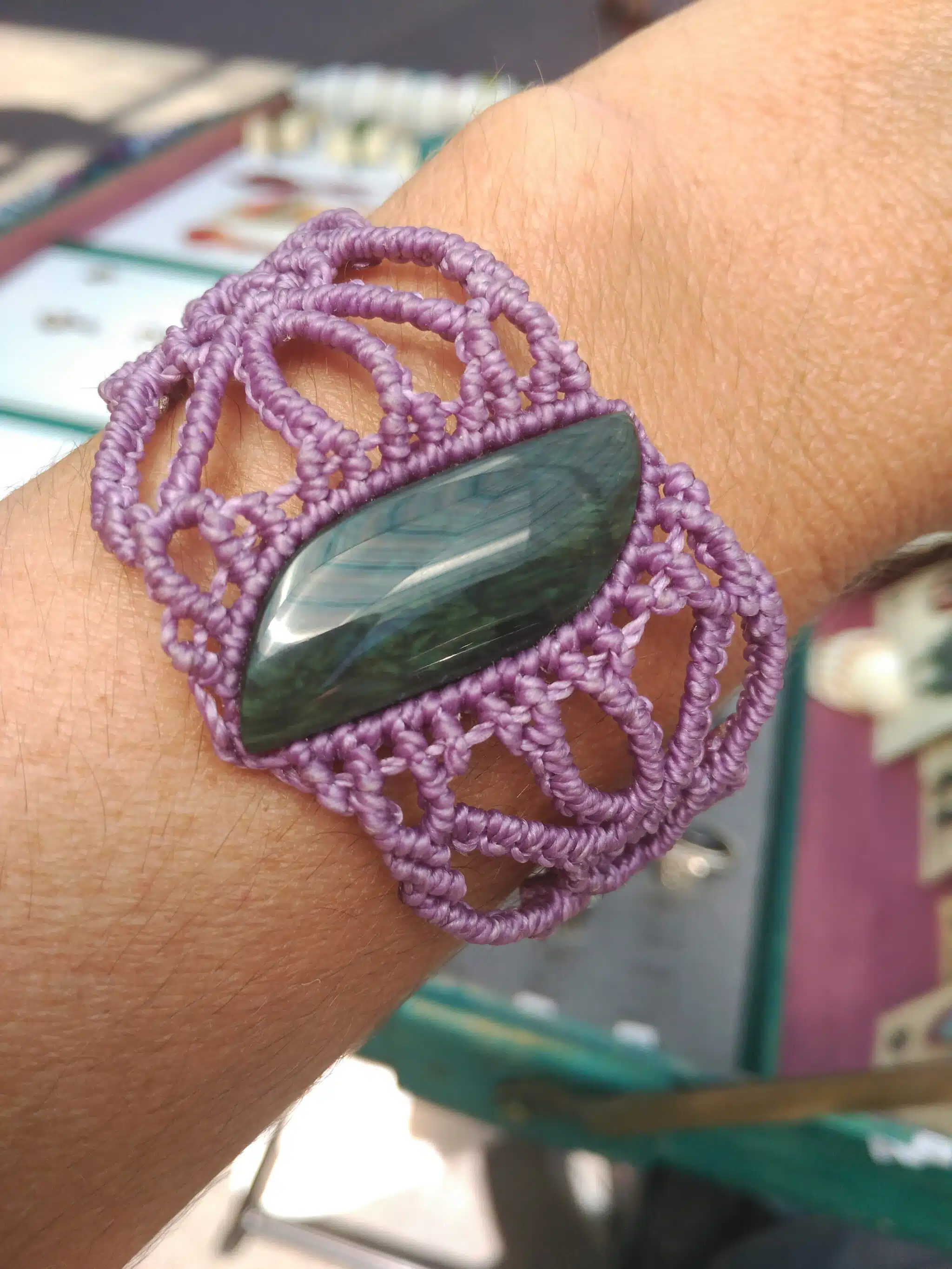 Pulsera de macramé obsidiana púrpura. pulsera hecha a mano. pulsera de macramé. Pulsera de obsidiana. Es único. Joyería artesanal. Joyería Boho