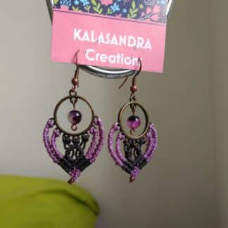 Pendientes de macramé morado de amatista. Pendientes de amatista. Joyería artesanal. Bohochick. Estilo Gitano