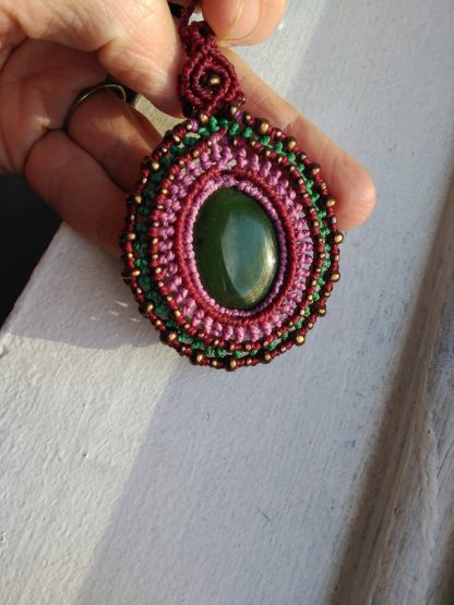 piedra preciosa de jade único hecho a mano collar de macramé ajustable