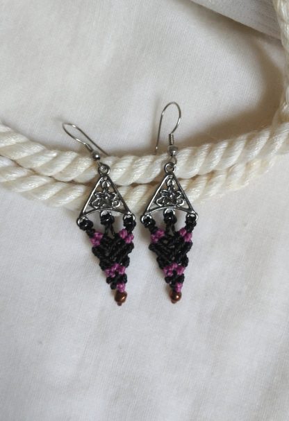 Delicate black and rose macrame earrings. Boho earrings.