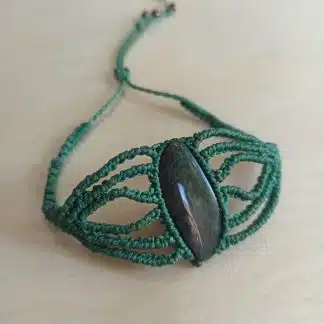 Pulsera de macramé única de obsidiana en color verde. pulsera hecha a mano. pulsera de macramé. Pulsera de obsidiana. Es único. Joyería artesanal. Joyería Boho