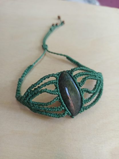 Obsidian Unique Macrame Bracelet in green color. handmade bracelet. macrame bracelet. Obsidian bracelet. One-of-a-kind. Artisan jewelry. Boho jewelry