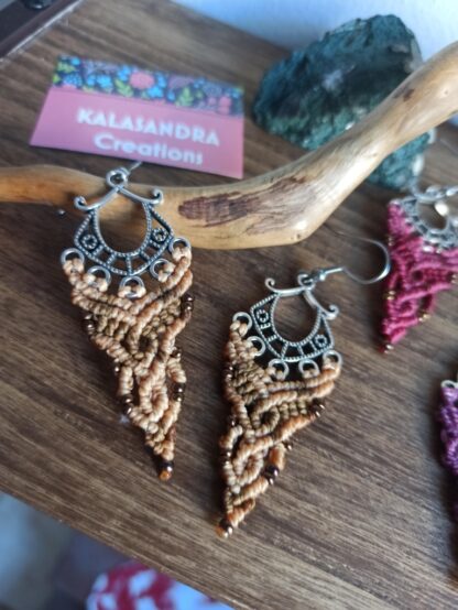 macrame earrings. kalasandra earrings. zamak earrings. earthy colors macrame earrings. handmade. artisan earrings. celtic jewelry