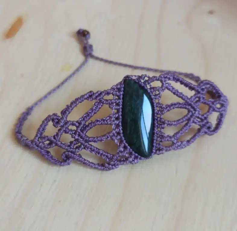Pulsera de macramé con obsidiana en color púrpura - Imagen 2
