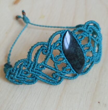 Obsidian Big Macrame Bracelet. Obsidian bracelet. macrame bracelet. Handmade. One-of-a-kind bracelet. Blue bracelet. Artisan jewelry. Boho. Bohemian jewelry
