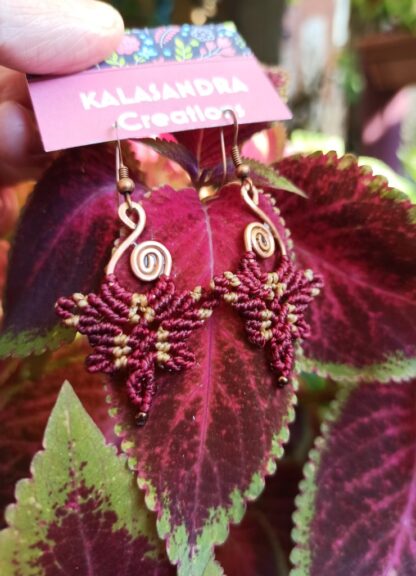 leaf macrame earrings in red colors. Artisan. Handmade. Boho