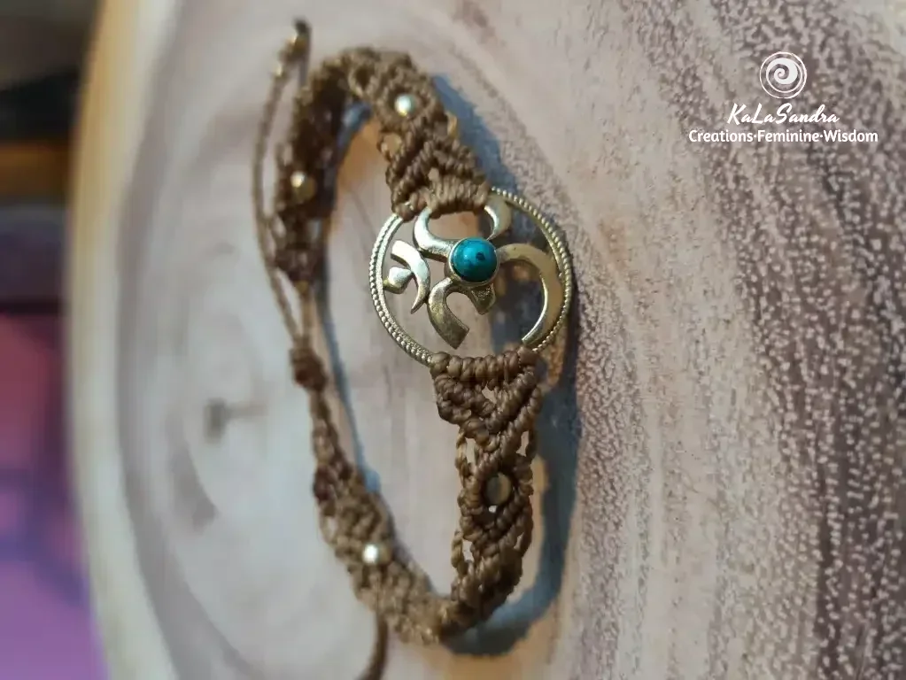 pulsera de macrame turquesa hecha a mano. Artesanal. Bohemio. pulsera espiritual, marrón
