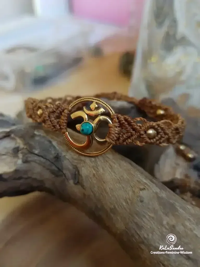 OM Pulsera de macramé con turquesa hecha a mano en diseño de metal de latón - Imagen 5