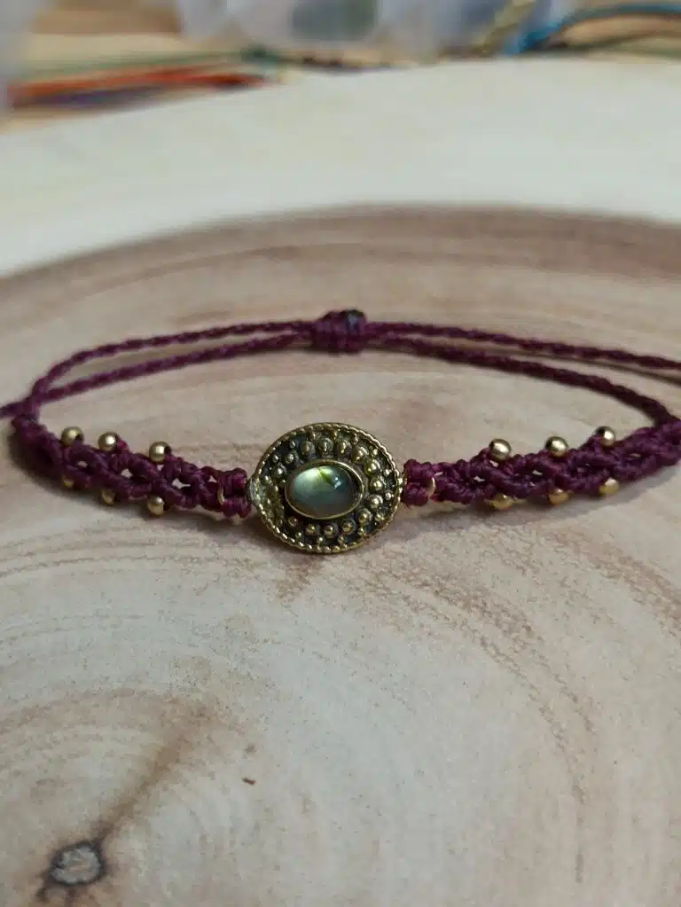 Pulsera macramé LABRADORITA hecha a mano en color CEREZA OSCURO - Imagen 9
