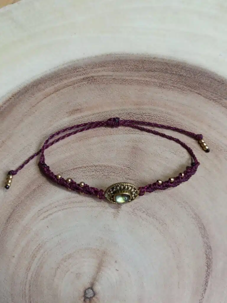 Pulsera macramé LABRADORITA hecha a mano en color CEREZA OSCURO - Imagen 7