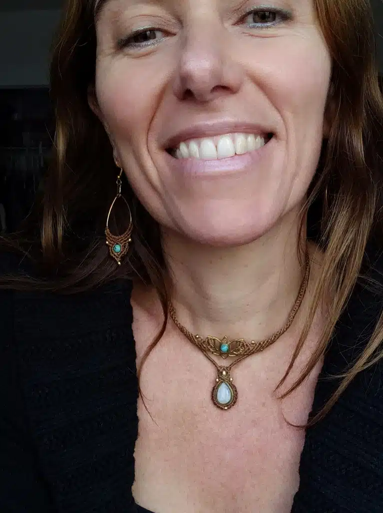 PRÊT À BRILLER- Ras de cou en macramé pierre de lune et turquoise – Image 13