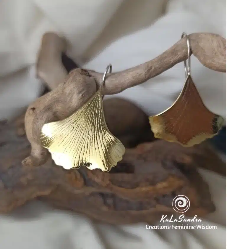 GinkGo Biloba leaves inspired earrings. Artisan jewelry. Handmade. Handcut brass earrings. Chandelier earrings