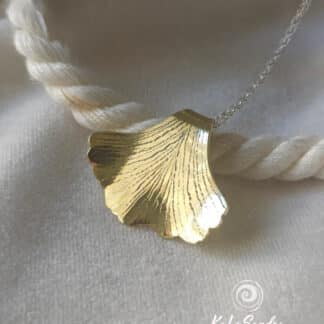 Ginkgo pendant in brass metal, handmade pendant, ginkgo biloba necklace, artisan jewelry