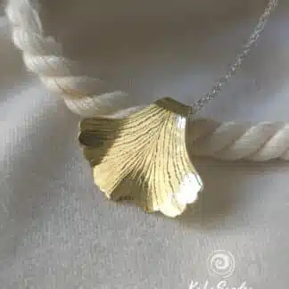 Ginkgo pendant in brass metal, handmade pendant, ginkgo biloba necklace, artisan jewelry