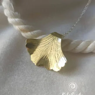 Ginkgo pendant in brass metal, handmade pendant, ginkgo biloba necklace, artisan jewelry